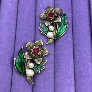 Vintage Avon Rich Christmas Pierced earrings 1992